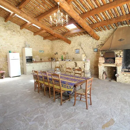 Holiday home 0163 Mas De Font 12p. Venejan, Gard *
